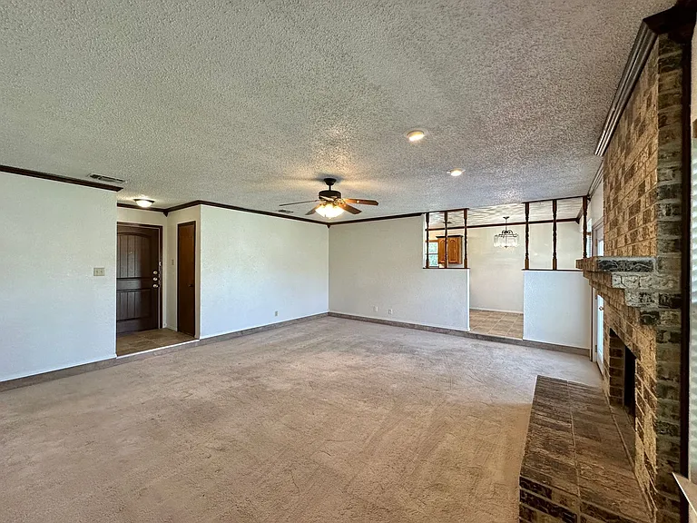 1602 Becker Dr — Photo 4