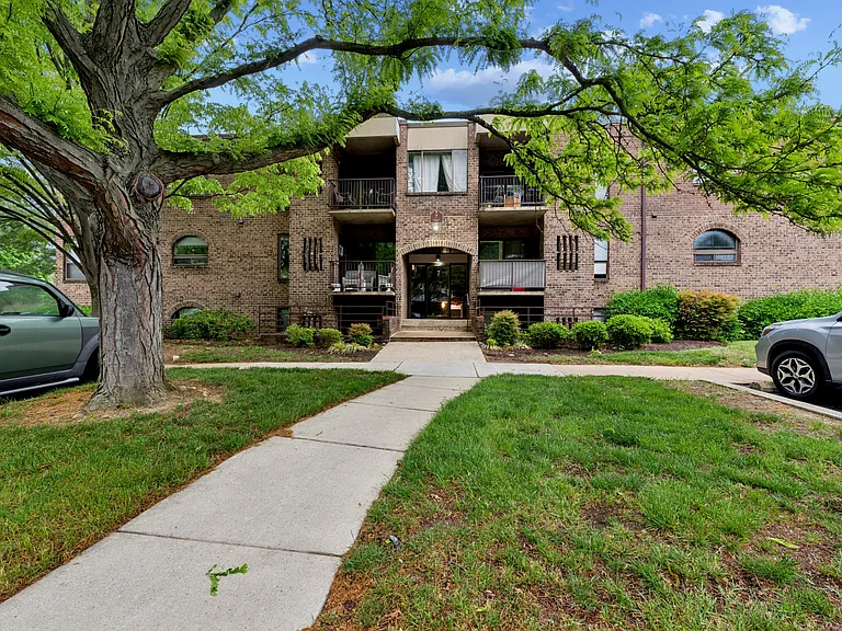 7 Silverwood Cir #3 — Photo 1