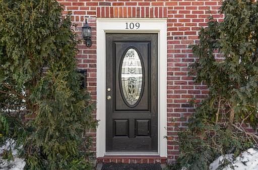 4th image of 109 Spring St