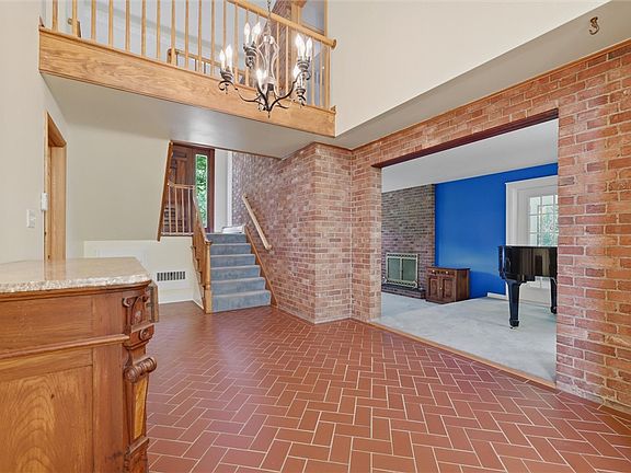 4th image of 2536 Beechwood Rd