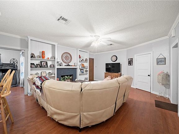 4th image of 1125 W 8th St