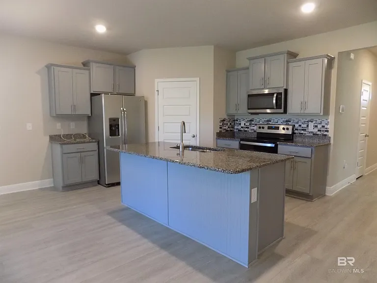 22928 Lieutenant Ave — Photo 3