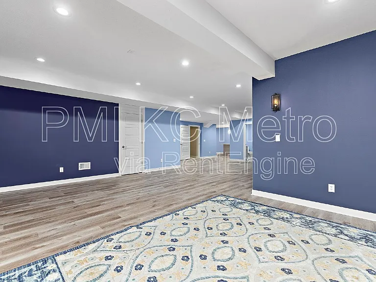 15708 Canterbury St — Photo 53