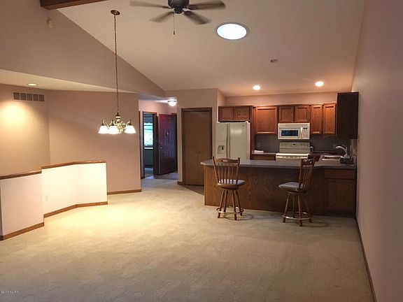 5th image of 1691 Lakeview Dr