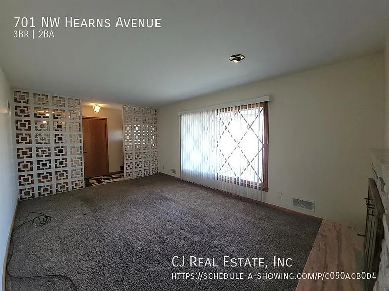 701 NW Hearns Ave — Photo 2