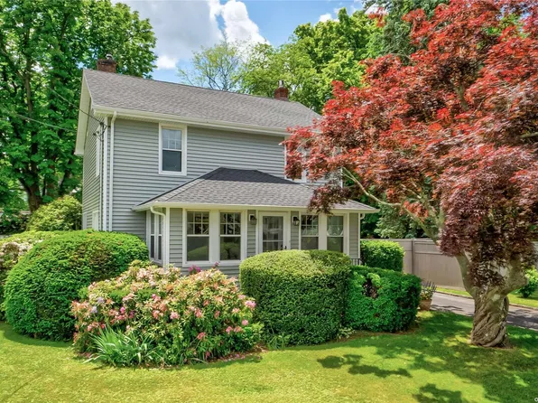 11 Willow Place, Glen Head, NY 11545