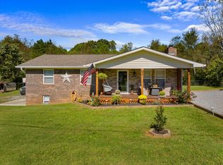 2818 Pride Ln, Strawberry Plains, TN 37871