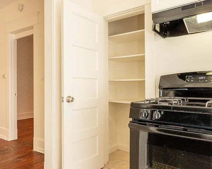 Charming 1-Bed/1-Bath Unit One Block From The Heart Of Barrio Logan! $1000 Deposit! — Photo 13