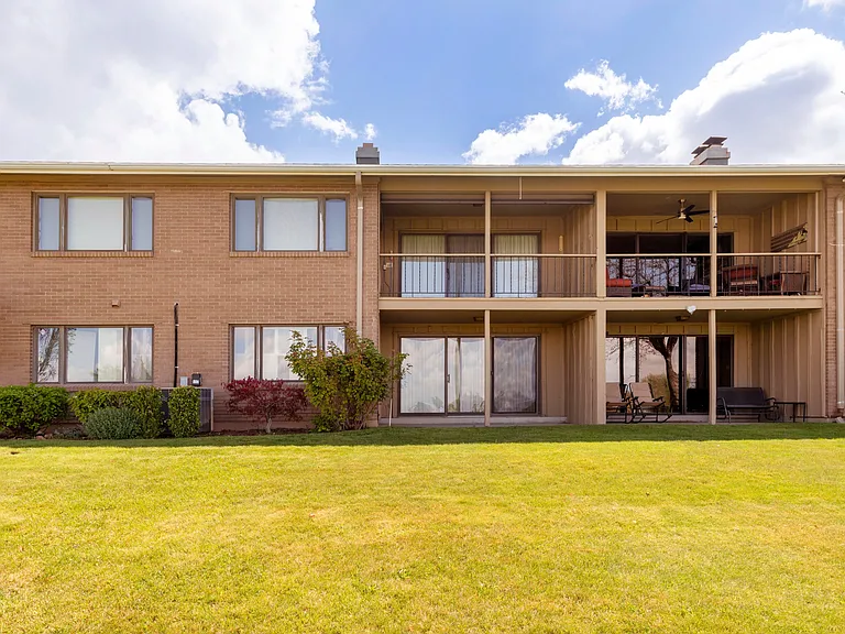 1038 S Oak Hills Way — Photo 40