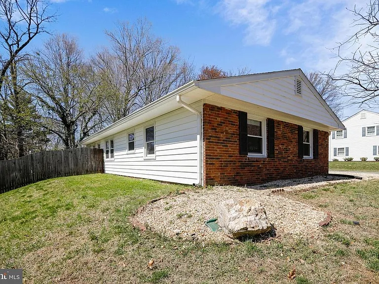 2917 Birchtree Ln — Photo 4