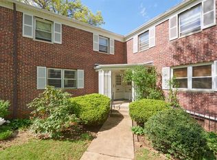 32 Manor Dr, Red Bank, NJ 07701