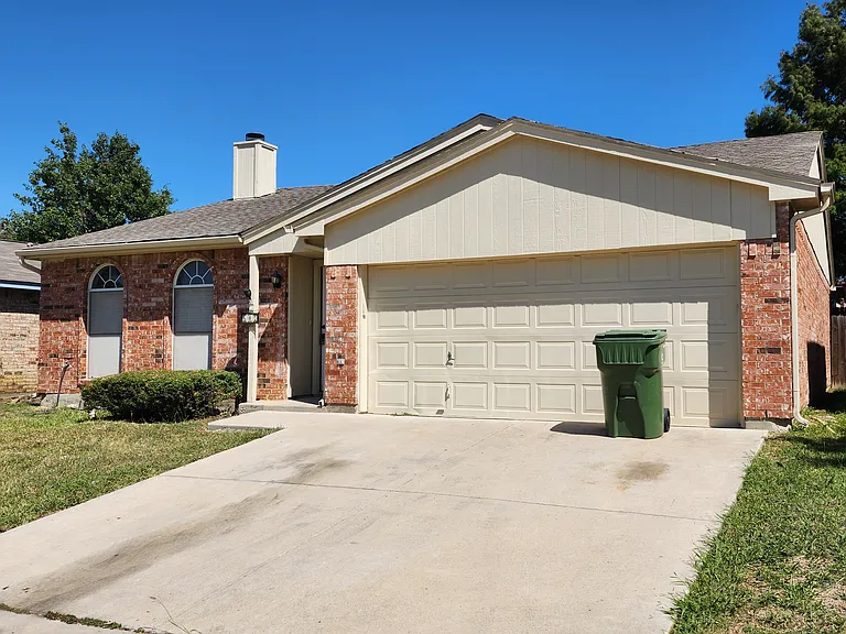 607 Hollyberry Dr — Photo 17