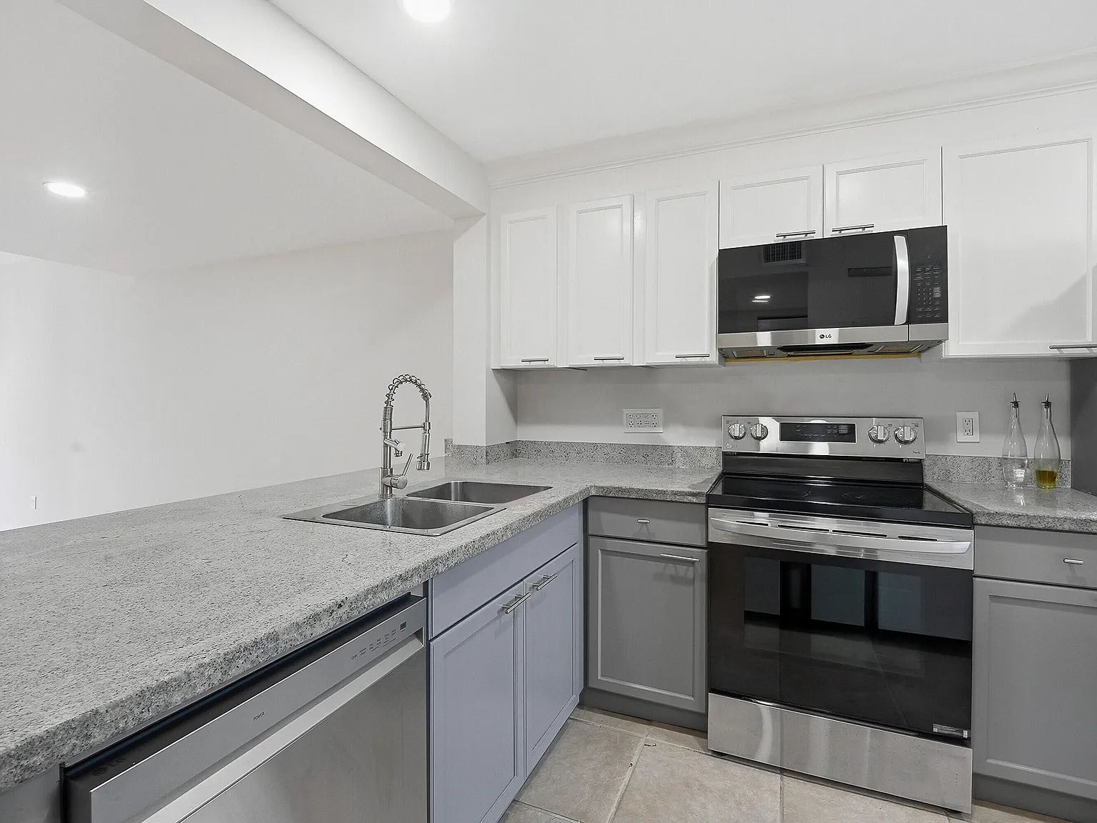 2 bed, 2.5 bath, 1276 sqft, $2,750 — Photo 4