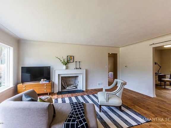 4th image of 60 Somerset Dr NE