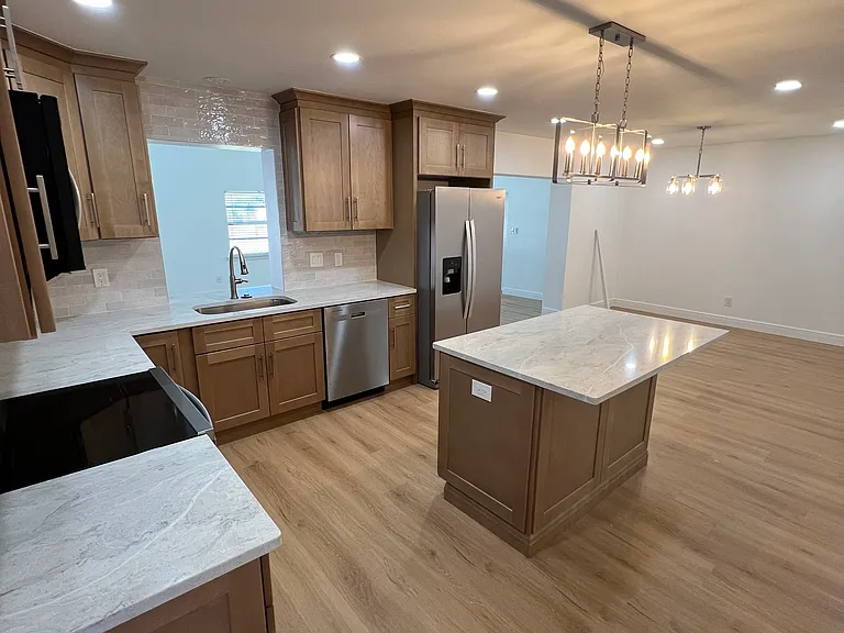 8172 Sanibel Blvd — Photo 4
