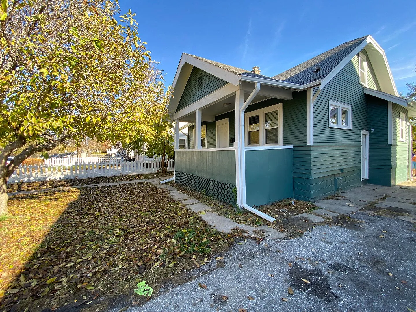 Fully Remodeled 3Bedroom House! — Photo 2
