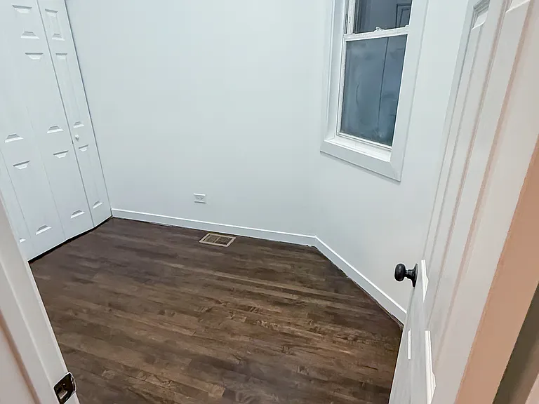 8714 S Commercial Ave #1R — Photo 5