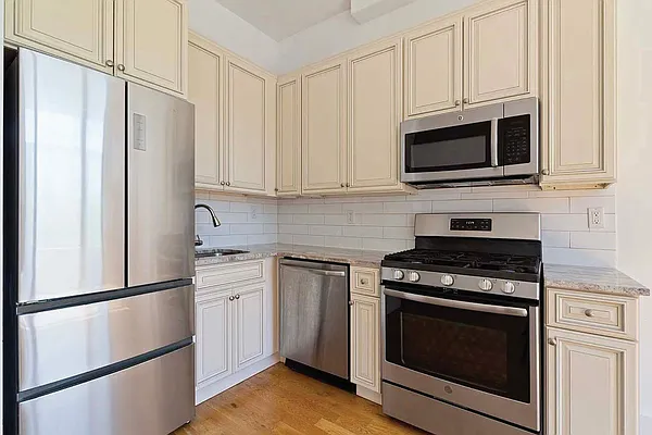 Rented by Sotheby's International Realty | media 13