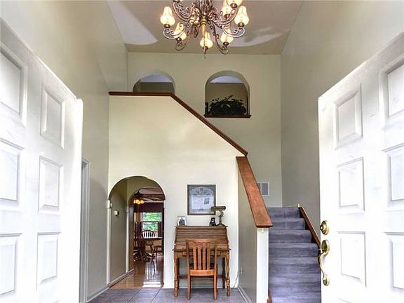 3rd image of 605 Harvester Dr
