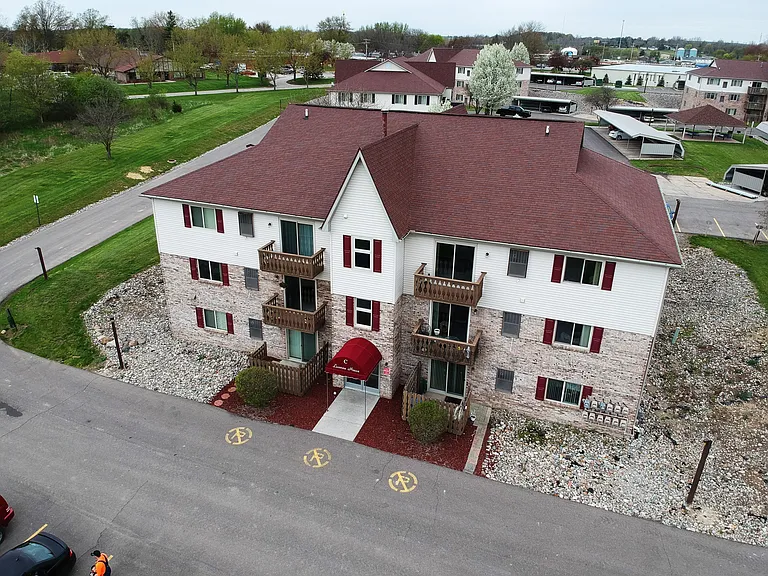 Country Village Apartments — Photo 3