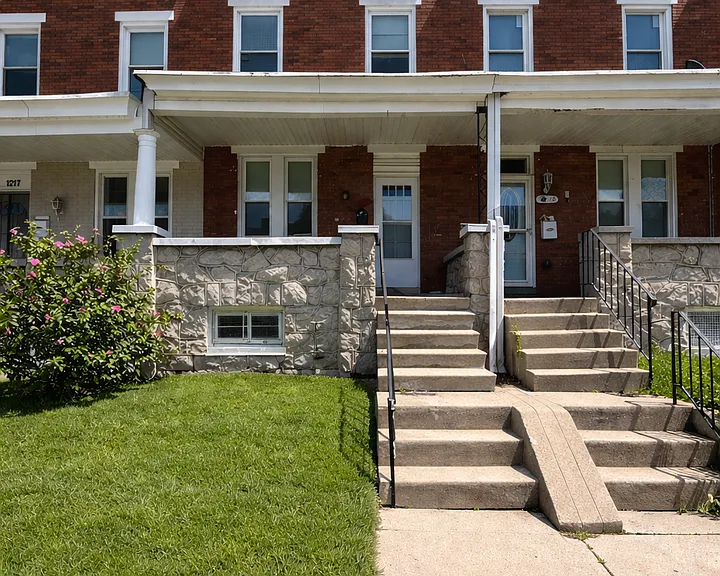 1215 N Ellwood Ave — Photo 1