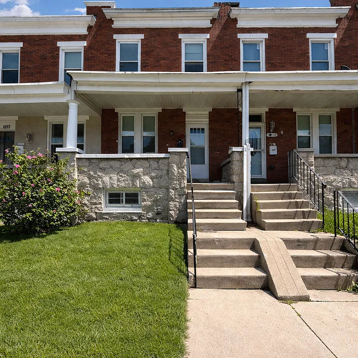 1215 N Ellwood Ave
