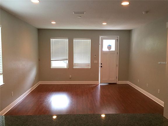 4th image of 902 E Hamilton Ave