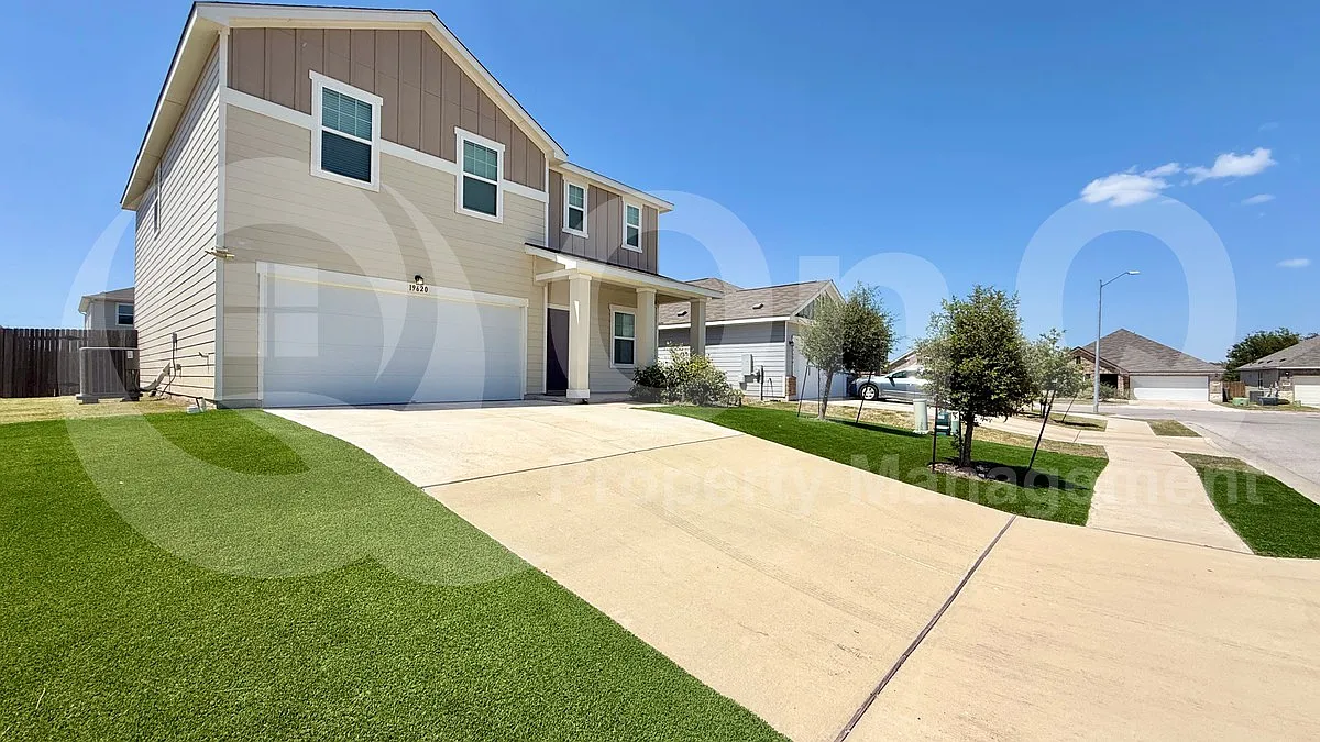 4 bed, 2.5 bath, 2338 sqft, $2,495 — Photo 4