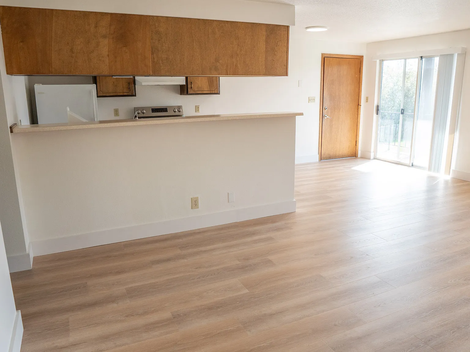 2 bed, 750 sqft, $1,350 — Photo 2
