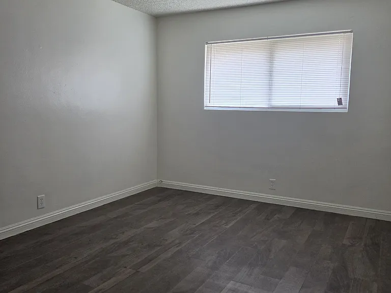 663 E Ruddock St #5 — Photo 4