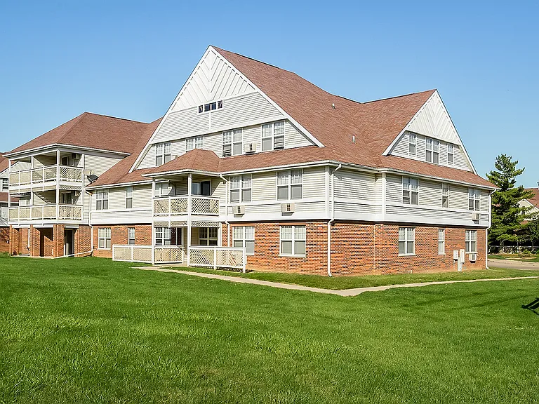 Town and Country Apartment