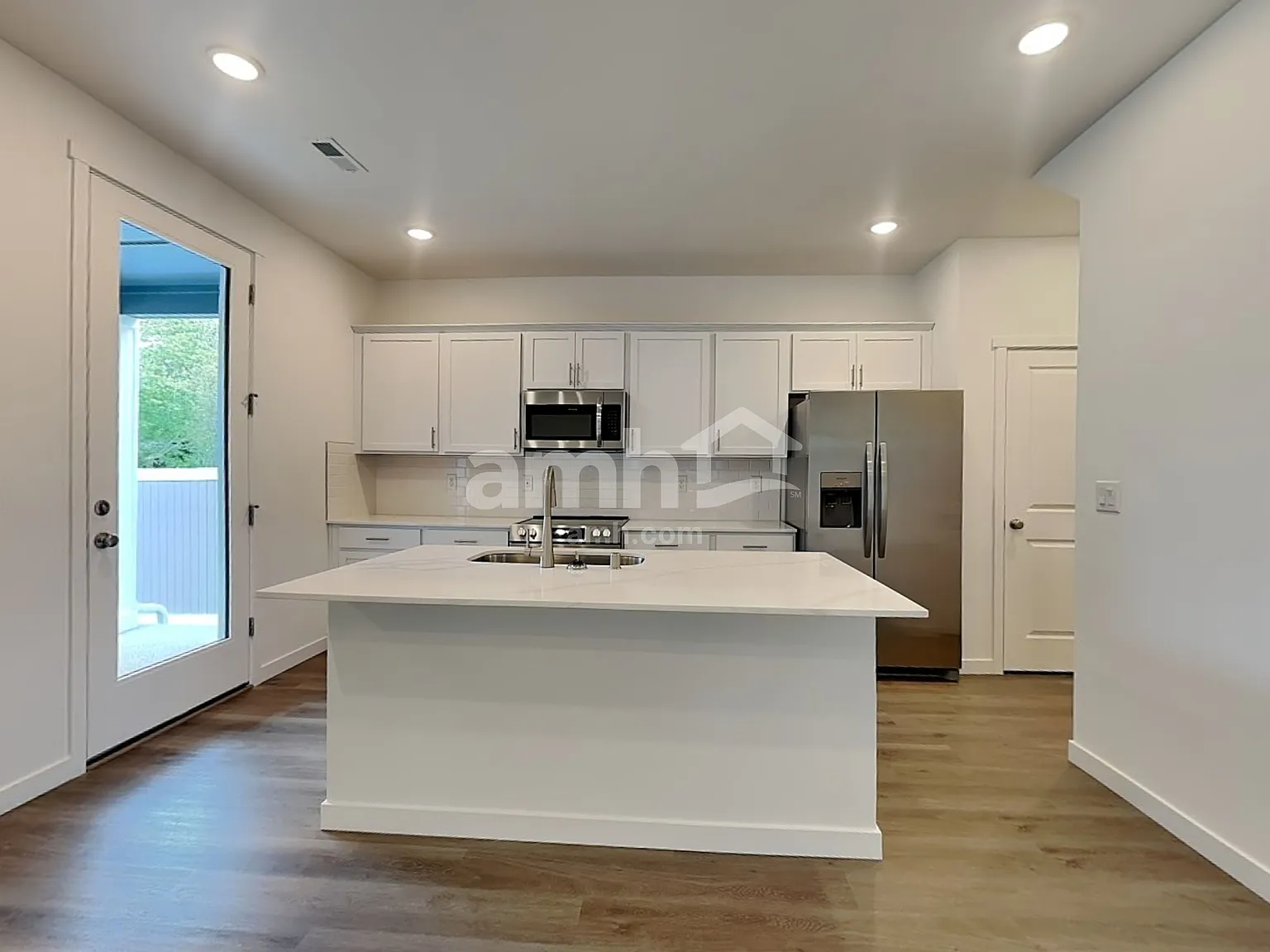 4 bed, 2.5 bath, 1967 sqft, $3,125 — Photo 3