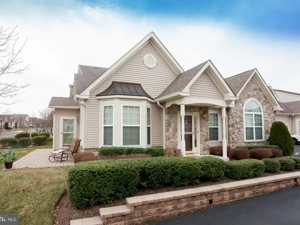 9 Fairway Dr, Warminster, PA 18974