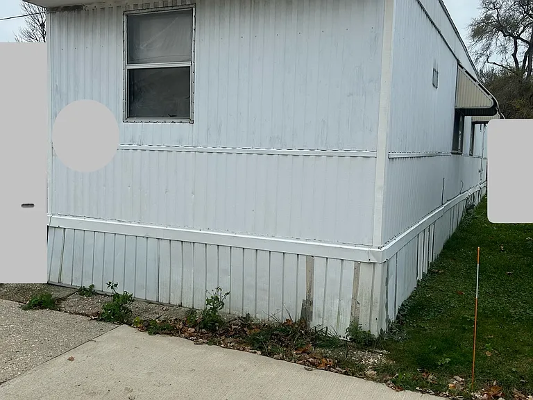 S 108th St — Photo 3
