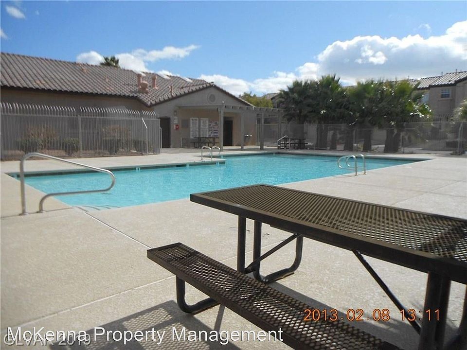 1st image of 1929 Summerville St Unit 104