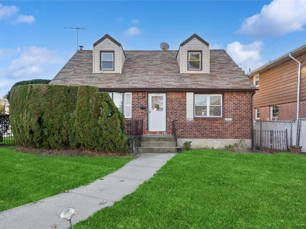 1379 E Street, Elmont, NY 11003