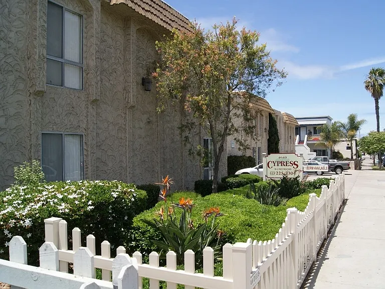 Twin Cypress Apartments — Photo 12