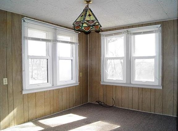 5th image of 1033 Locust Ave