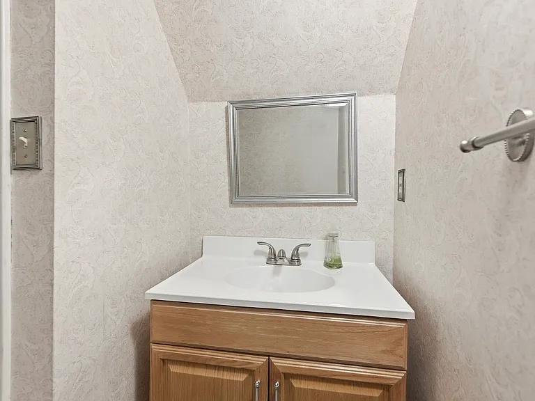2840 Pine Grove Ave — Photo 36