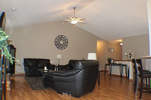 3rd image of 5223 Applewood Ln