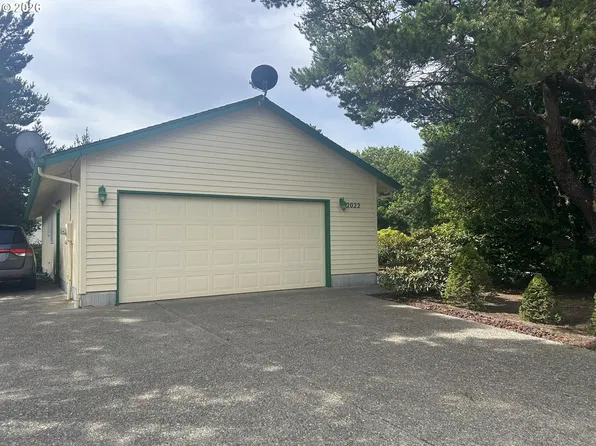 2022 40th St, Florence, OR 97439
