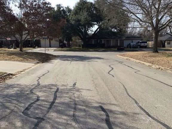 Exterior Neighborhood (street photo)