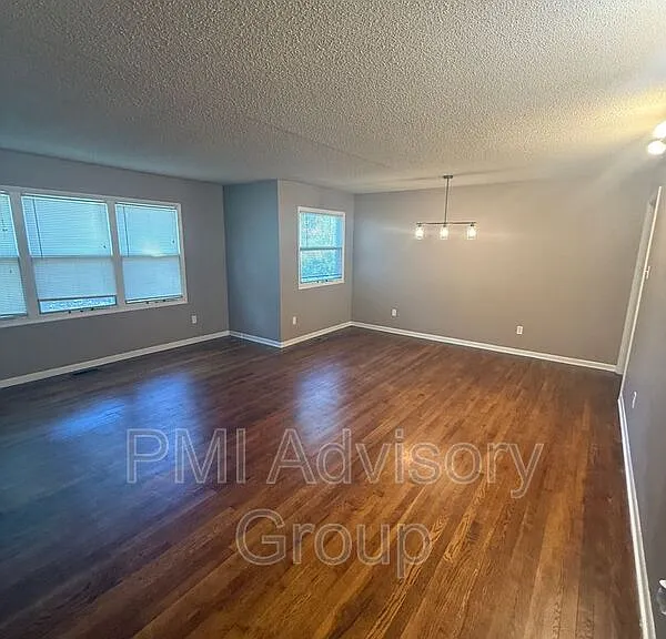 1643 SW Knollwood Dr — Photo 3