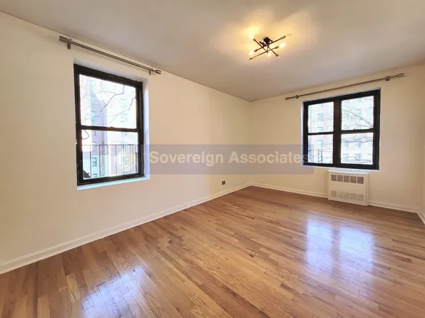 4489 Broadway image 3 of 8