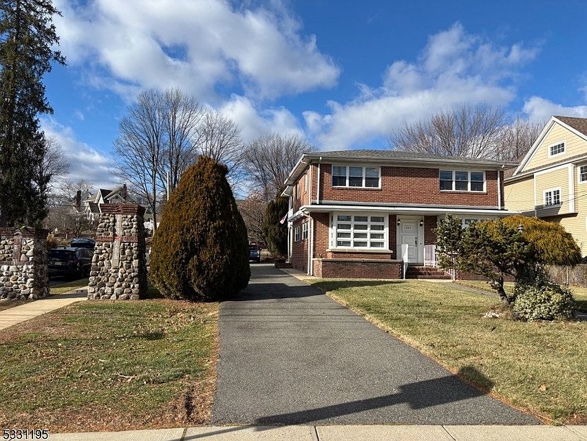 1st image of 637 Bloomfield Ave Floor 1