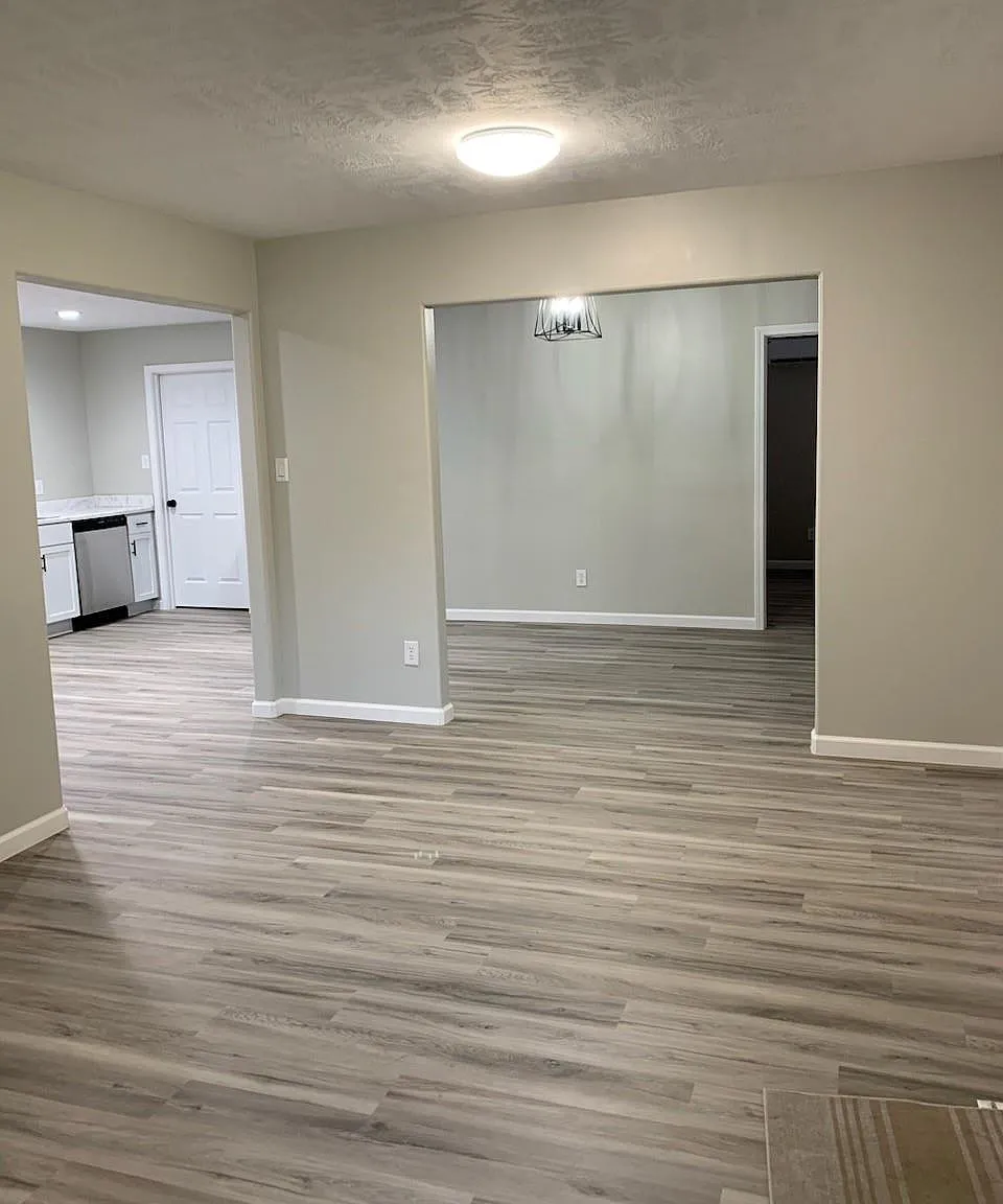2 bed, 1.5 bath, 924 sqft, $1,650 — Photo 3