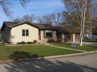 110 W 11th St, Morris, MN 56267