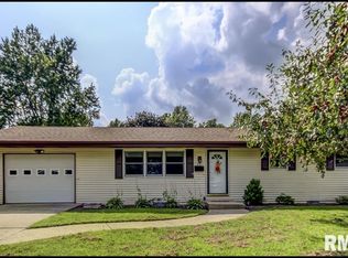 45 Churchill Dr, Chatham, IL