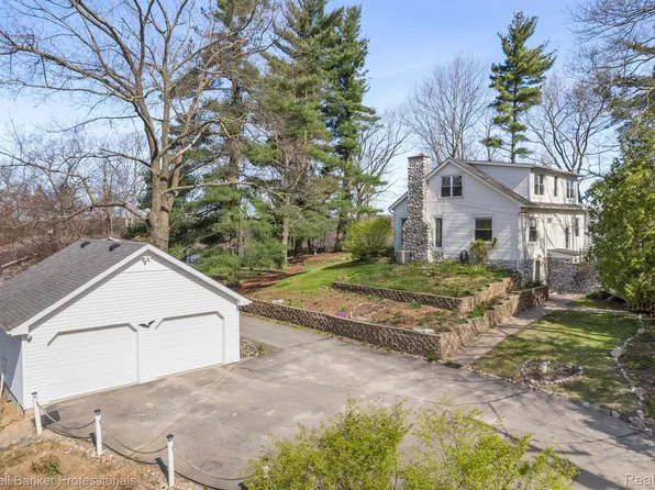 4710 Brunk Dr, Otter Lake, MI 48464