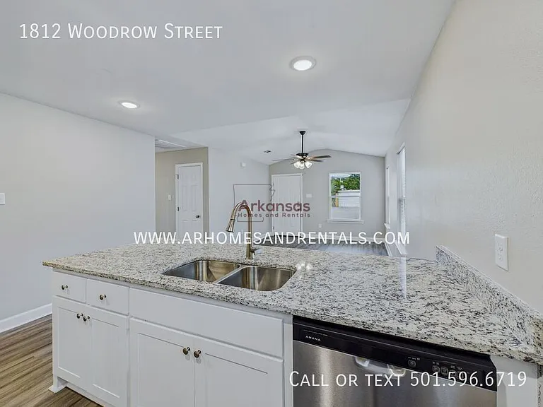 1812 S Woodrow St — Photo 4
